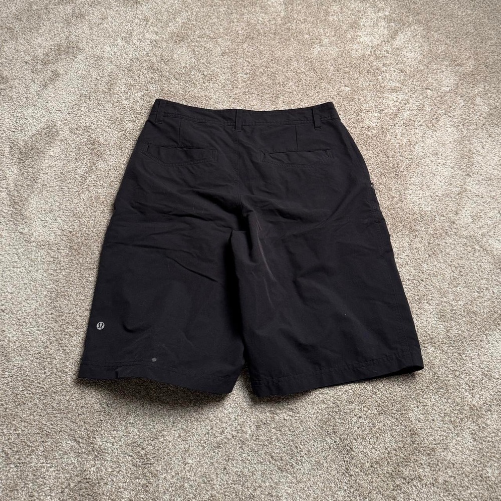 BLACK LULULEMON ACTIVE DRESS SHORTS